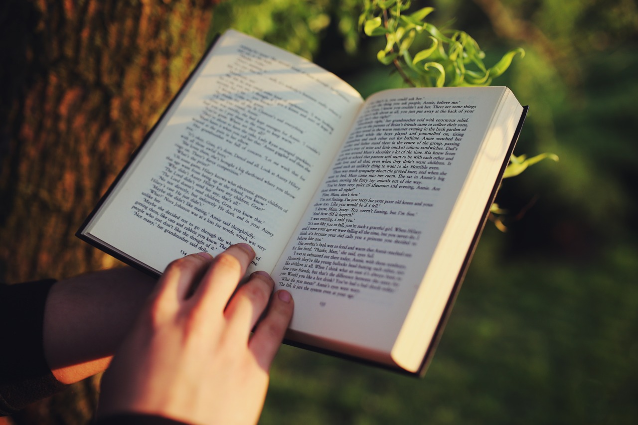 hand holding an open book